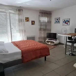  Appartement Beau Studio Tout Confort Au Calme Avec Parking . France